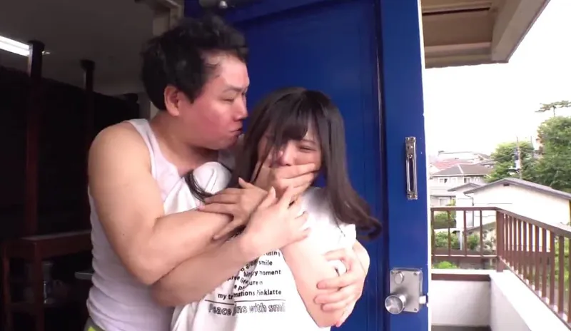 Tình đầu của tôi đã bị gã hàng xóm phang tơi tả