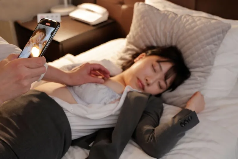 Chuyến công tác với kẻ vang lừng quấy rối ở công ty, cô gái bị chuốc thuốc ngủ