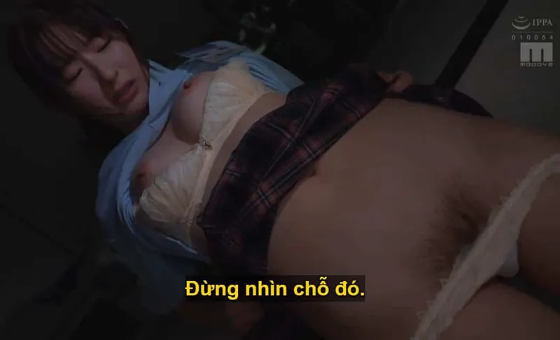 Ông chủ lập mưu "xử đẹp" cô nhân viên dưới quyền kiêu căng lười nhác, suốt ngày bận rộn tán gẫu với người yêu.
